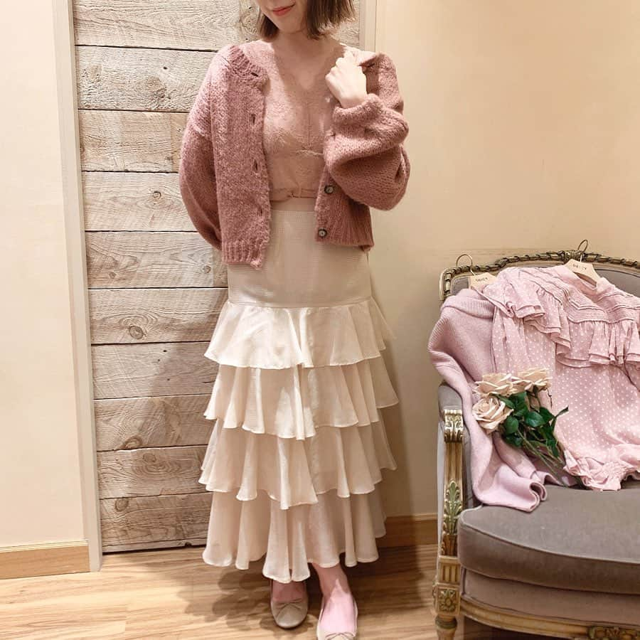 デイシーさんのインスタグラム写真 - (デイシーInstagram)「明日入荷の新作💗 ✔︎sheer check tiered skirt ¥19,000+tax . . さりげないチェック柄、軽やかな素材感のティアードスカートはウエスト部分のパイピングもポイント♬ . . ぜひ店頭でご覧くださいませ❤︎ . . #deicy #mecouture #deicyshinjuku #shinjuku #newarrivals #skirt #tiered #check #pink #デイシー #ティアードスカート #パイピング #チェックスカート #シアー #透け感 #コーティネート #春コーデ @deicy_official  @lumine_shinjuku」1月12日 20時23分 - deicy_official