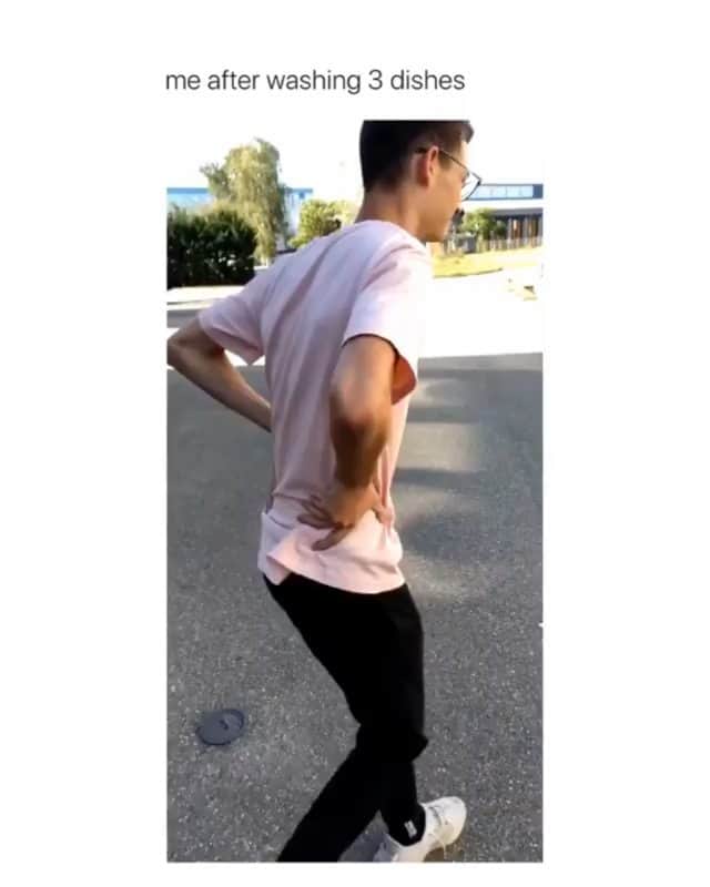 Funny Postsのインスタグラム：「••••••••••• 😂 Me, 10 seconds into my gym workout 💬 Video by: @loic.hemond 🎥 Double tap for more videos!」