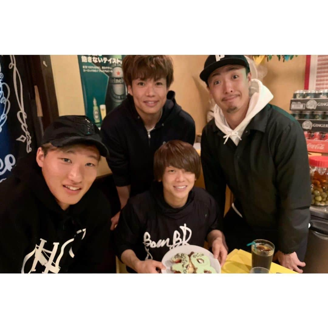 小池純輝さんのインスタグラム写真 - (小池純輝Instagram)「. この前のカジ送別会！ 日本代表も来たよ🥺笑 徳島着いた？ こちらはガンガン強くなっております🔥 #梶川諒太 #若狭大志 #畠中槙之輔 #小池純輝 #東京ヴェルディ #徳島ヴォルティス #横浜fマリノス」1月12日 20時31分 - junki_koike