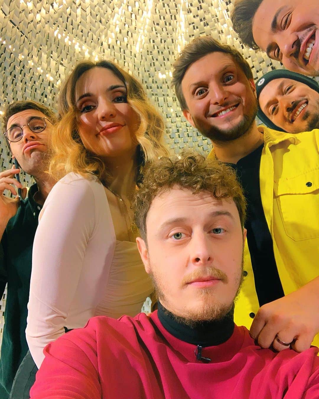 Norman Thavaudのインスタグラム：「2020 ça sera aussi ce projet ultra cool sur Amazon Prime avec tous les potos (+ plein d’invités) qui s’intitule #TrueStory ! Hâte de vous montrer ça 🙃」