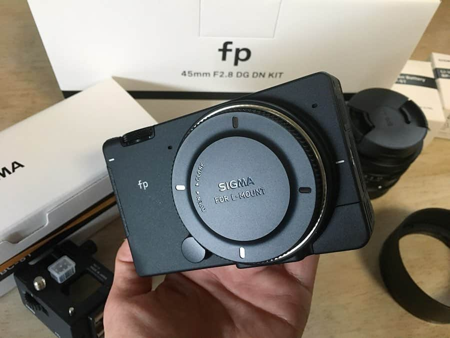 本多洸亮さんのインスタグラム写真 - (本多洸亮Instagram)「SIGMA fp買った👏 これでYouTubeの幅が広がりましたよ、ほほほ。 小さいのに最高のカメラ大好きだ❤️ #SIGMAfp #こChannel」1月12日 11時55分 - kosuke_k42