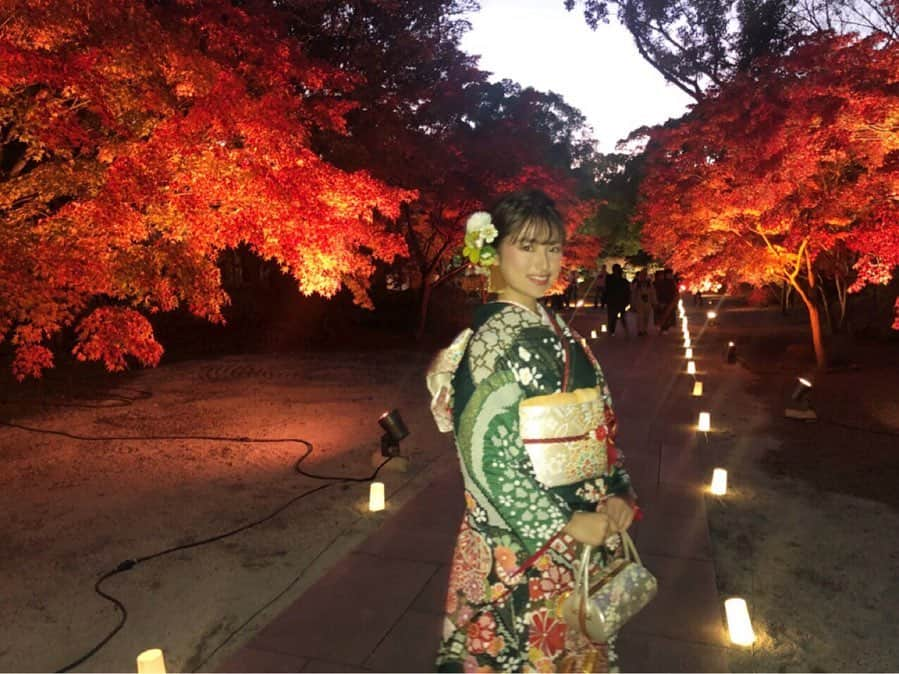 渡邊菜々さんのインスタグラム写真 - (渡邊菜々Instagram)「・ 👘2020年1月12日👘 成人式📸 すごくお気に入りの着物。 姉妹揃って一目惚れ😍 ずーーーっと大事にとっておこ🥺 熊本城のもみじで📸🍁 ・ #成人式#成人#着物##お気に入り #2020年#🍁#🌻 #渡邊菜々#わたなな #ハタチ#全力で頑張る #ハタチは一生もの」1月12日 12時12分 - watanana1225