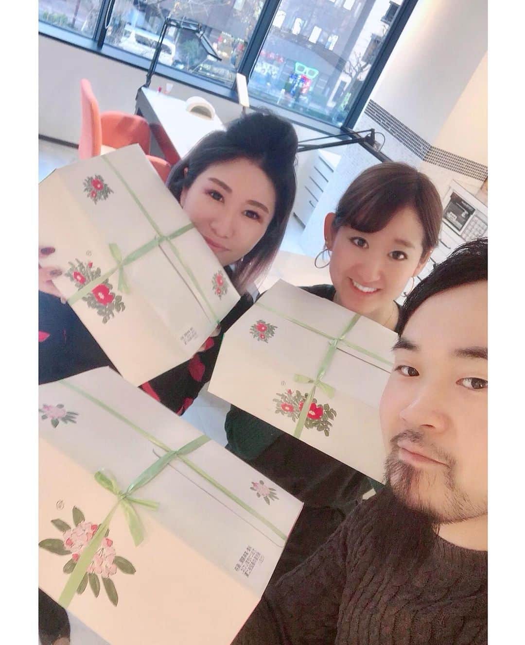 Mayu Ogawaさんのインスタグラム写真 - (Mayu OgawaInstagram)「お正月太りはビフィズス菌で退治！﻿ #腸内活性﻿ ﻿ こんなに美味しいヨーグルト食べたことない！﻿ ウワサ以上❣️﻿ ﻿ 沢山ありがとう😊💗﻿ ﻿ #六花亭 #六花の森ヨーグルト﻿ #もはやレアチーズ #美味しすぎる﻿ #ヘルシー #ビューティ﻿ #冷蔵庫喜び中﻿ #正月太り解消﻿ #ありがとう﻿ #mdanail #mdamayu﻿ #銀座ネイルサロン﻿ ﻿」1月12日 12時06分 - m_d_a