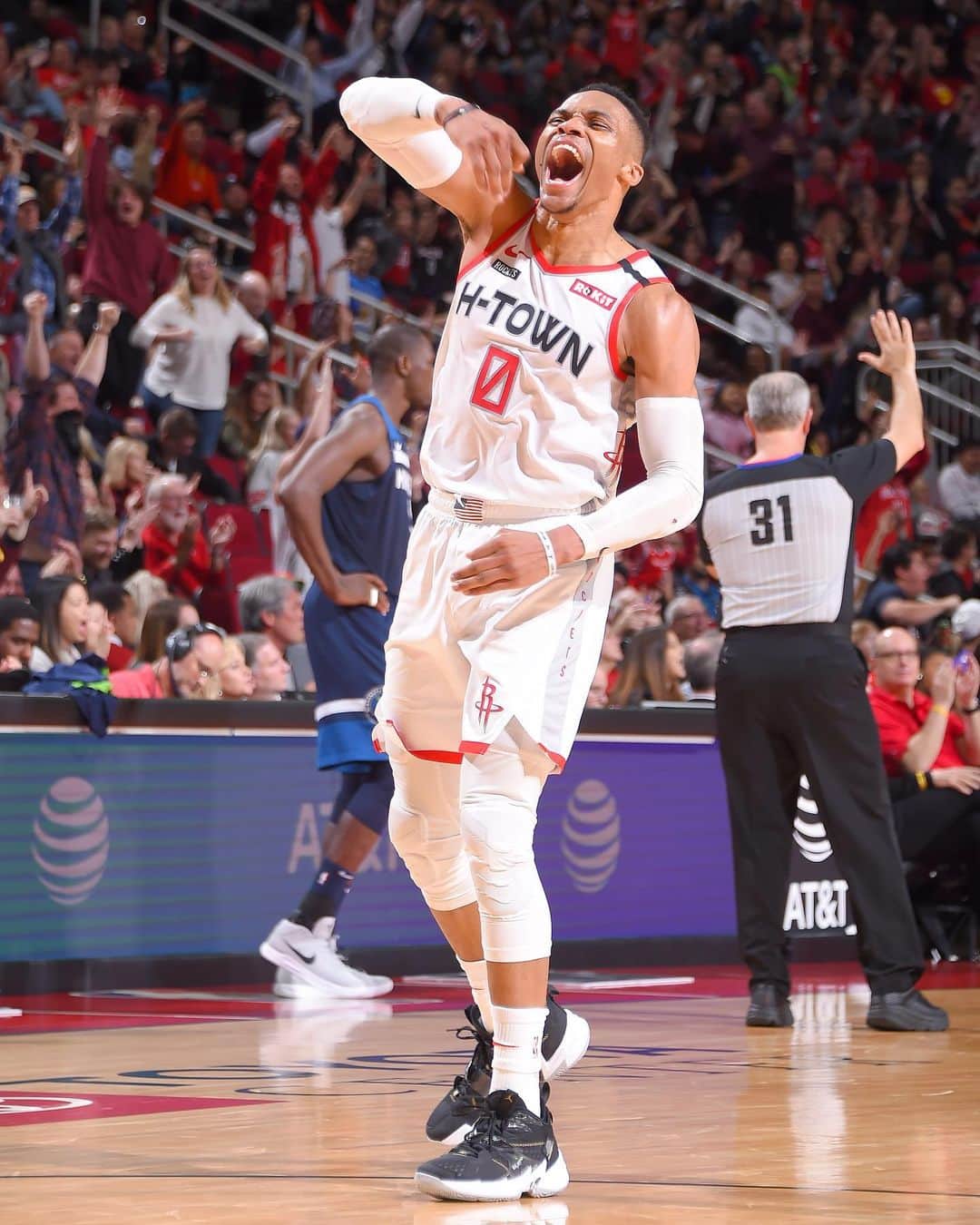 ラッセル・ウェストブルックのインスタグラム：「H-town what up!!!!! #whynot」