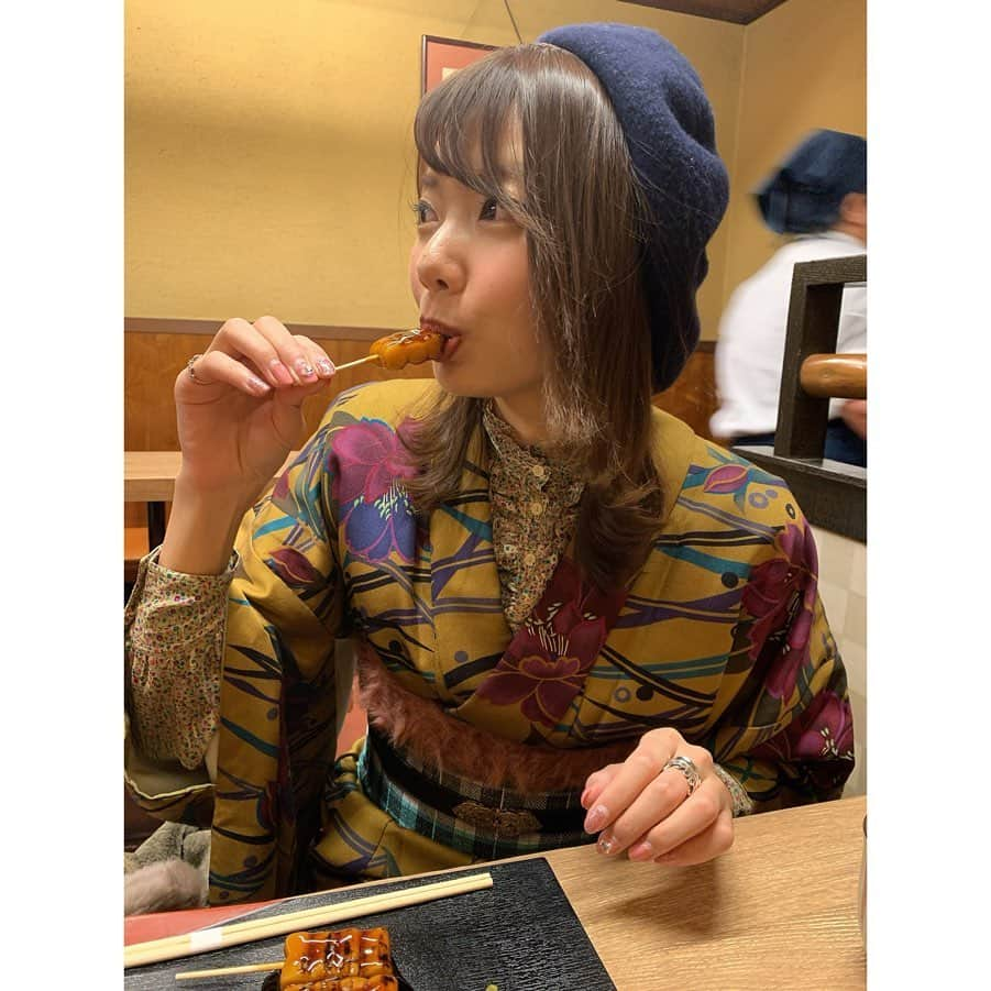 加藤里奈（カトリーナ）さんのインスタグラム写真 - (加藤里奈（カトリーナ）Instagram)「🍵🍵🍵 甘味点心🌰と磯巻き🍘 少しずつ食べられるのが魅力🙆‍♀️ 変わった形のみたらし団子が美味😋 * * ＜梅園 河原町店＞ 📍京都市中京区河原町三条下る山崎町234-4 ☎️075-221-5017 🕰10:30〜19:30(LO 19:20) 📴なし * ＜他店舗＞ 清水店 三条寺町店 うめぞのCAFE&GALLERY うめぞの茶房 * * #京都 #京都観光 #京都旅行 #京都巡り #お着物 #着物生活 #kimono #kimonostyle #kimonofashion #kimonogirl #japanesekimono #甘味 #みたらし団子 #梅園 #梅園河原町店 #磯巻き #和スイーツ #和カフェ #京都カフェ #京都カフェ巡り #京都カフェ部 #cafe #河原町カフェ #河原町ランチ #河原町 #京都グルメ #kyoto #kyotojapan #kyotocafe #kyototrip」1月12日 12時24分 - rinakatoktriiina