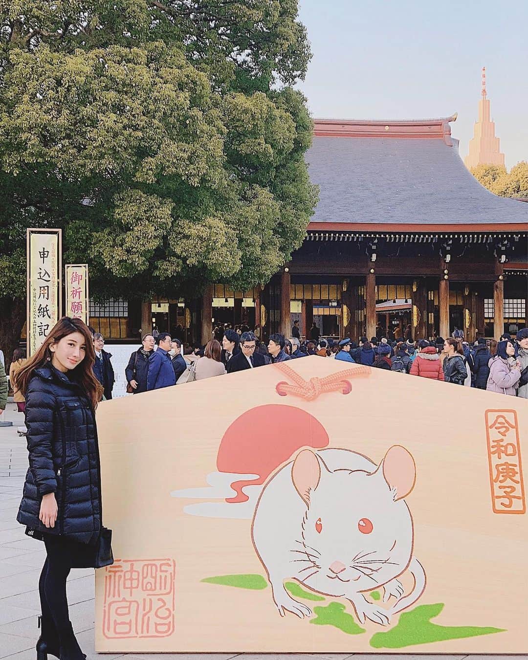 亜里沙さんのインスタグラム写真 - (亜里沙Instagram)「The year of the Rat🐭 #Japan #2020 I visited to the #Meijishrine during New year's. I could imagine the time when I accomplish my goals🏁 I'll try my best♡ 明治神宮に初詣へ。私はネズミ年じゃないけど前厄だよ☺️笑 来年の今頃、今年の目標を達成している自分をイメージできました✨ 年末年始にかけて心持ちをクリーンに出来て、良い年に出来そうな気がしています。そのためにがんばります✊🏻❤️ みなさんの抱負や目標は？✨ #newyear #goals #初詣 #明治神宮」1月12日 12時40分 - alisa_0302
