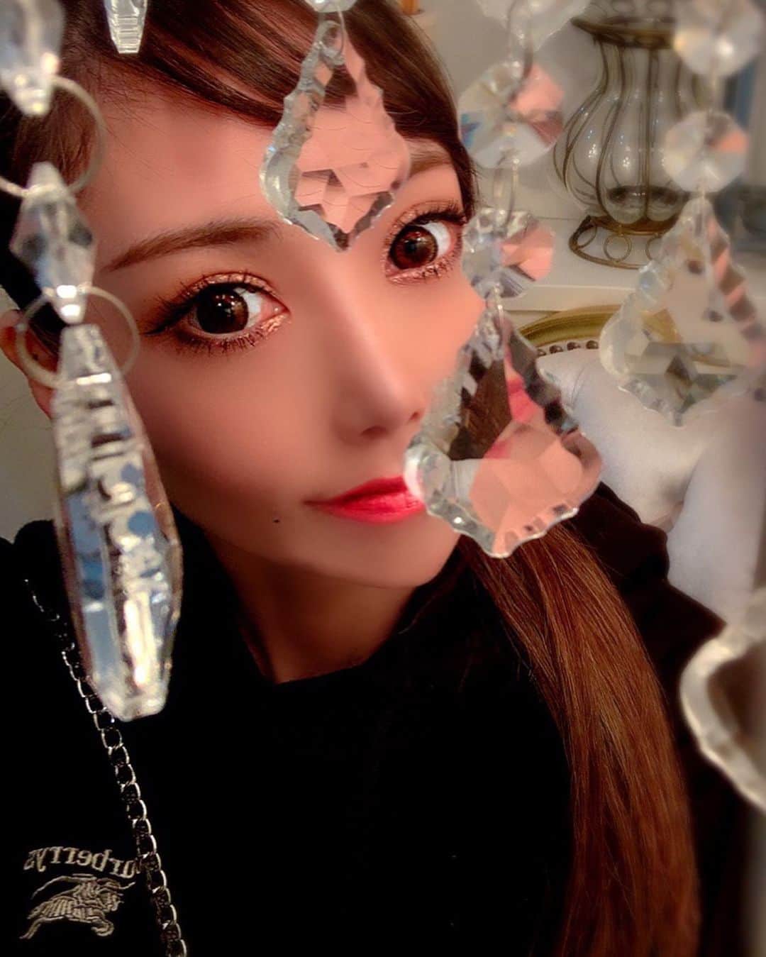 のインスタグラム：「京都烏丸にある『Beauty salon Primadonna』にて、２回目のハイパーナイフ施術を受けてきました🥰  ハイパーナイフはウエストも脚も１回の施術だけですんごく引き締まり、セルライトが気になる方や運動が苦手な方にもピッタリな痩身マシーン✨  施術後から数時間はエネルギーを吸収しやすくなるので、お水やお白湯以外の御飲食をされない事をオススメ致します🎶﻿ ﻿ 百合譁のフォロワーさん限定特典なのですが『百合譁のインスタを見た』とお伝えくださりますと、ハイパーナイフのデコルテ施術を無料サービスで施術していただけます❤️ ﻿ ﻿ お正月太りなどが気になる方は１度サロン @primadonna.kyoto へDMを送ってみてください😍 ﻿ 『Beauty salon Primadonna』﻿ ﻿ 京都府京都市中京区西錦小路町263﻿ ナウティカビルC101 (※四条烏丸駅徒歩4分)﻿ ﻿ 075-223-2022﻿ ﻿ ﻿ #京都﻿ #kyoto ﻿ #下京区﻿ #ダイエット #くびれ #ウエスト #美脚 #小顔 #毛穴ケア #リフトアップ #痩身﻿ #痛くない﻿ #セルライト除去 ﻿ #ハイパーナイフ﻿ #ハイパーナイフ通い放題﻿ #痩身サロン﻿ #京都エステ﻿ #エステサロン﻿ #京都ハイパーナイフ﻿ #四条烏丸﻿ @primadonna.kyoto」