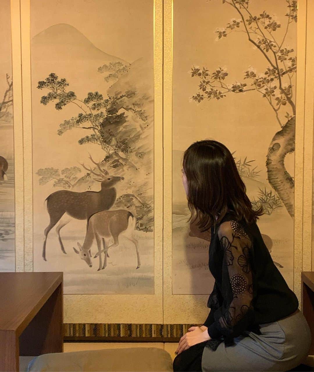 小橋めぐみのインスタグラム：「1枚目…襖絵（内藤其淵） 2枚目…干菓子 3枚目…ダイソー 4枚目…本物 #鹿シリーズ #奈良」
