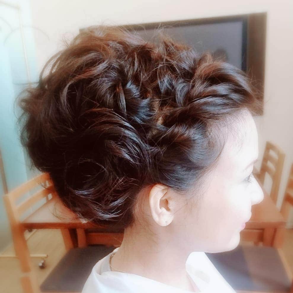 ウェディングプロデュース ラリアンスのインスタグラム：「和装ヘアのボリュームはこのくらいあっても良いかもしれません  #hearttreewedding #ハートツリーウェディング #神楽坂 #花嫁ヘアアレンジ #和装ヘアアレンジ」