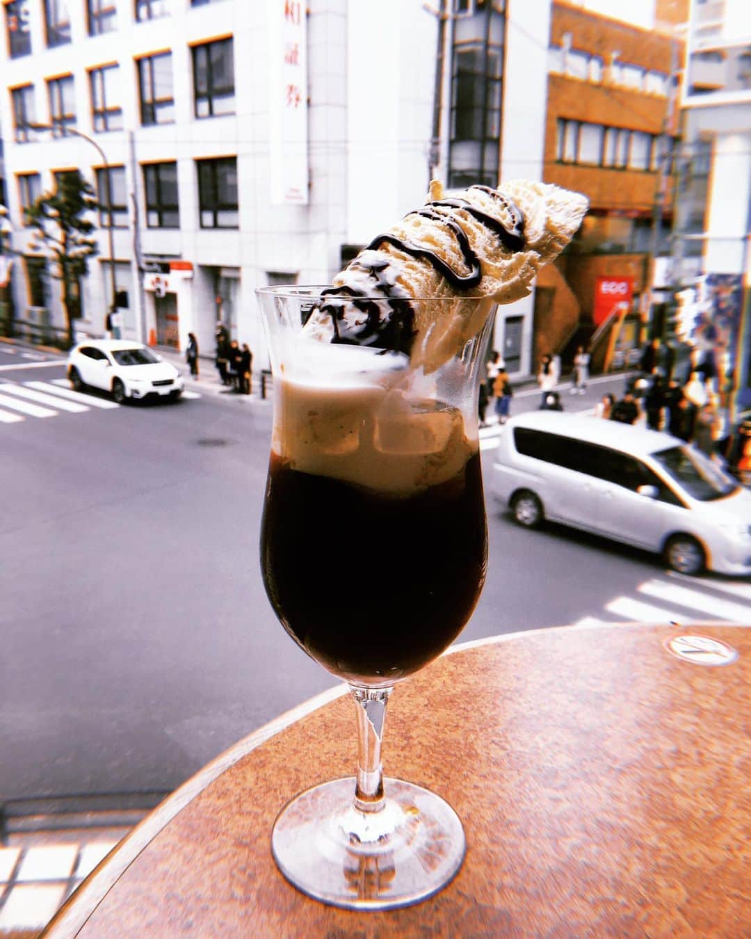 岡本啓佑さんのインスタグラム写真 - (岡本啓佑Instagram)「今日はもうクリームソーダ売り切れだったよ。でも2階あいてたから、よかった。近江屋おさめかな。#アイスモカ」1月12日 14時09分 - okamoto_keisuke