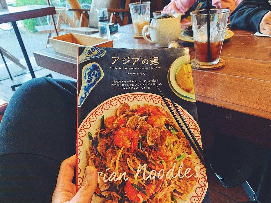 山川就史のインスタグラム：「最近常にお腹減ってる  #jj #tbt #tflers  #sunday #holiday #lunch #instagood  #asia #アジアの麺 #パクチーのやつめちゃうまそう #最後のパーコー麺は震えた」