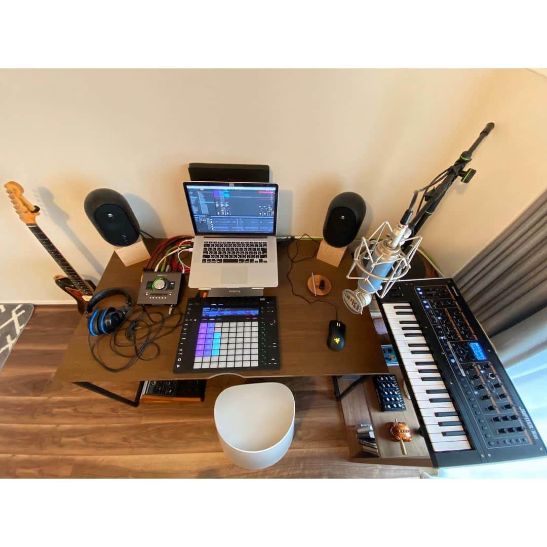 内田朝陽さんのインスタグラム写真 - (内田朝陽Instagram)「Push2×Jupiter xm #daw #Music #equipment #roland #abletonpush2 #jupiterxm」1月12日 14時43分 - asahi_uchida