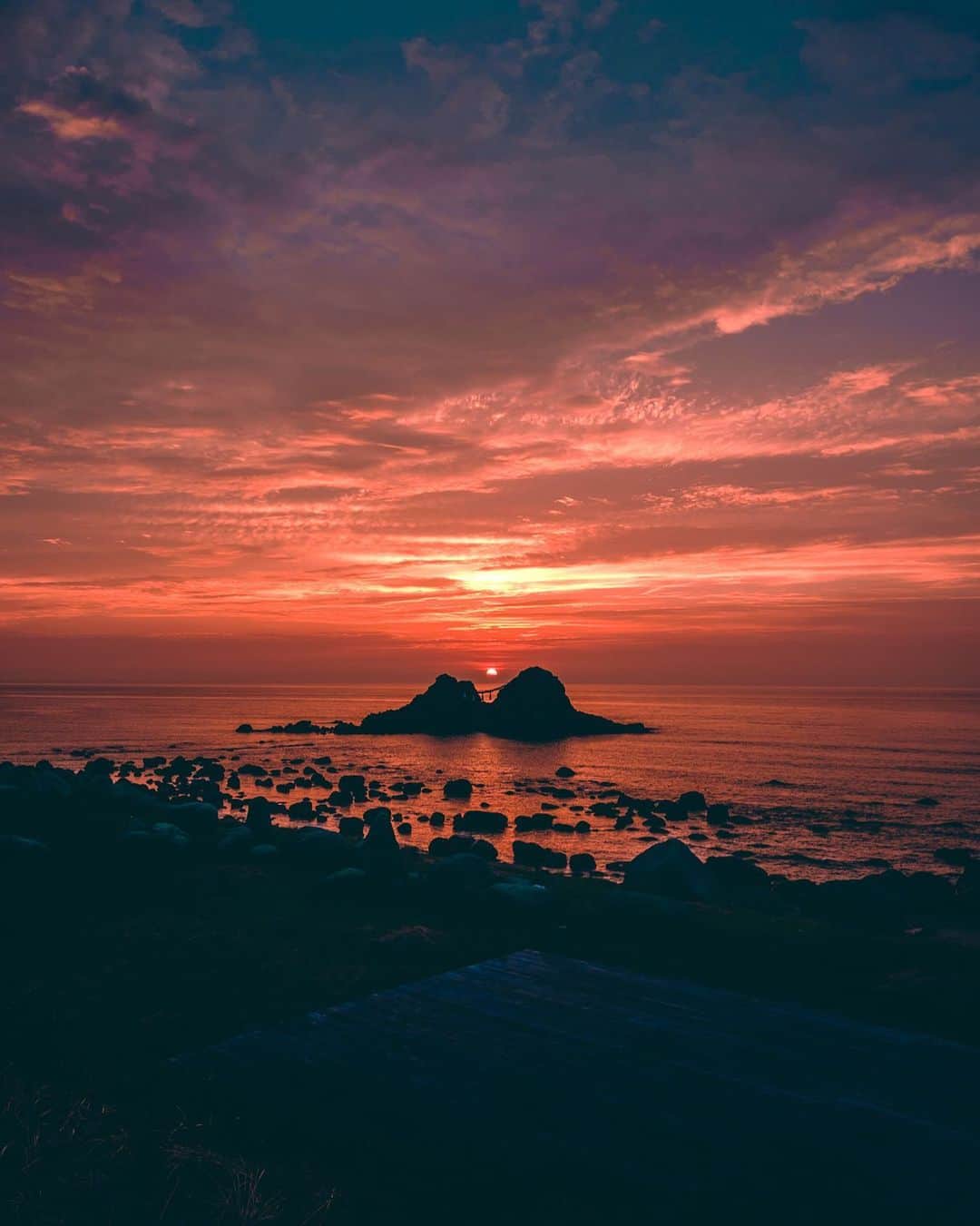 のインスタグラム：「Sun goes down」