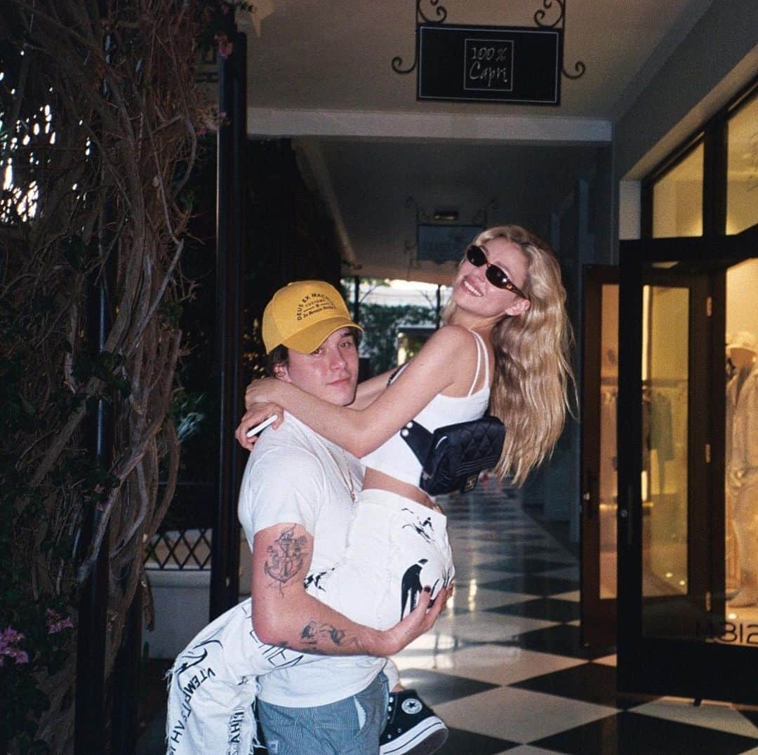 ニコラ・ペルツのインスタグラム：「i wanna travel everywhere with u 💛」