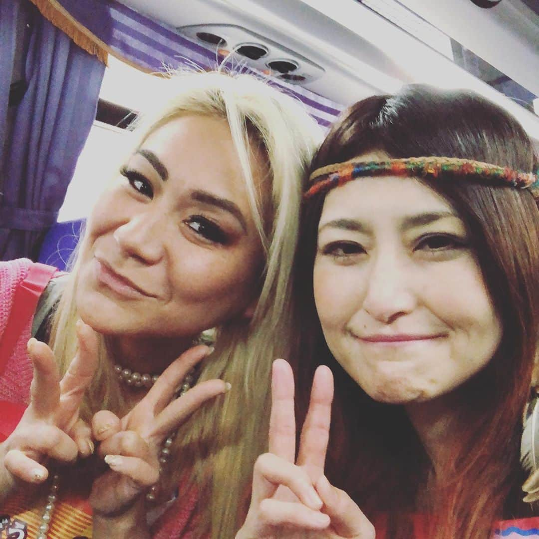 アンジェラ佐藤さんのインスタグラム写真 - (アンジェラ佐藤Instagram)「「最強大食い王決定戦2020｣見てくださりありがとうございますー！ 今回は残念な結果でしたが、 食に対する感謝の気持ちを忘れずに、これからも頑張って行きたいと思います。  初心にかえり、また1から気合い入れなおして頑張ります！(p*`･ω･´*)q  #最強大食い王決定戦2020 #大食い #ステーキのどん #お肉柔らかい #程よくついた脂身が最高だった #敗因は色々あるけど #ナイフとフォークの使い方が遅い #とりあえずかぶりついたよね笑 #次は勝つゾ #ちなみにロケ衣装は #アジアン雑貨ゴア #エスニックファッション #オキニの服でロケするとテンション上がる #なんだかんだと楽しいロケでした。 #良い経験  #ちなみに片目が黒いのはロケ前日に4プラで買い物中に柱と激突したの笑 #片目だけビジュアル系笑 #大食い王はまだまだ続きます #この後も是非番組をご覧くださいませ」1月12日 20時57分 - angela_satou