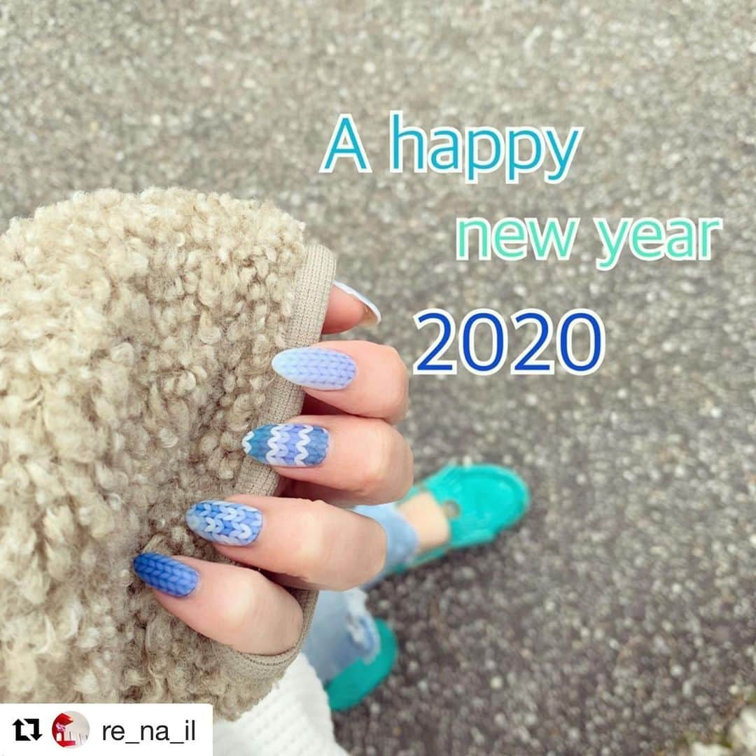 ネイルスタンド　ツメコさんのインスタグラム写真 - (ネイルスタンド　ツメコInstagram)「#Repost @re_na_il with @get_repost ・・・ ☝︎ A happy new year 2020🎍 本年もどうぞよろしくお願いいたします❤️ 年明けお一人目にご来店頂いたお客様はご新規様でした🎌✨ 2020年も沢山のお客様に安心して通って頂けるネイルサロン作りを目指して、staff一同頑張って参ります💪💕 Re-na-iL Ownermanicurist 本田レイナ Re-na-iL Gelnailprinter Course ¥3980(マット仕上げ+¥1100) ■ご新規様 ■4週間以内の再来店+指名無し ■3ヶ月以上ぶりの再来店 ■お誕生月のご来店 上記に該当されるお客様は付け替えオフ¥1100が無料です💕 #2020#青どんだけ好きなんだよ#gelnails#happynewyear #instanail#あけましておめでとうございます #instanailart#nailstagram#nail#nails#nailart#네일아트#ネイルアート#젤네일#design#naildesign#japanese#1級ネイリスト#renail#リネイル#bluenails #長浜#mynails#長浜ネイル#ネイル#ネイルサロン#新年 #newyear#tsumeco」1月12日 15時34分 - tsume.co