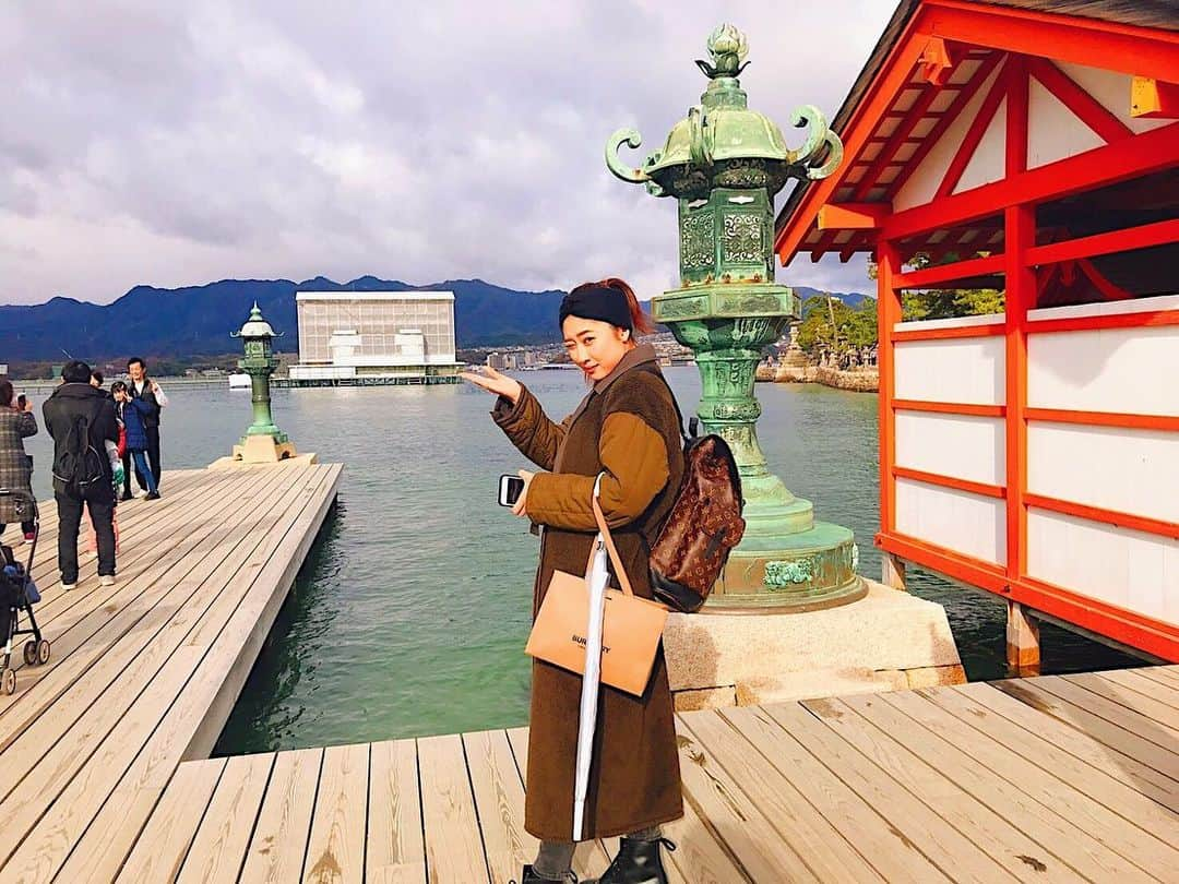 七菜香さんのインスタグラム写真 - (七菜香Instagram)「厳島神社 ⛩はまさかの工事中で見れず😂💦 残念だったけど、十分素敵な場所でした☺️ ・ ・ ・ ・ ・ ・ #shorttrip #japan #hiroshima #miyajima #itsukushimashrine #bff #girls #friends #loveu #instamood #instagood #広島 #宮島 #厳島神社 #子なし旅 #リフレッシュ #ありがとう #⛩」1月12日 15時45分 - nanaka0118