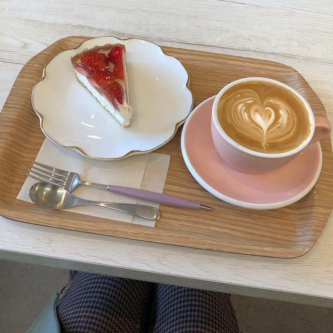 柏山奈々美さんのインスタグラム写真 - (柏山奈々美Instagram)「🍓🍓🍓🍓🍓🍓🍓🍓🍓🍓😌 #cafe #カフェ巡り #カフェ好き　#カフェ #東京カフェ #cafestagram  #인스타그램 #카페 #카페스타그램 #카페그램 #성우　#분위기좋은카페」1月12日 15時47分 - nanamikashiyama