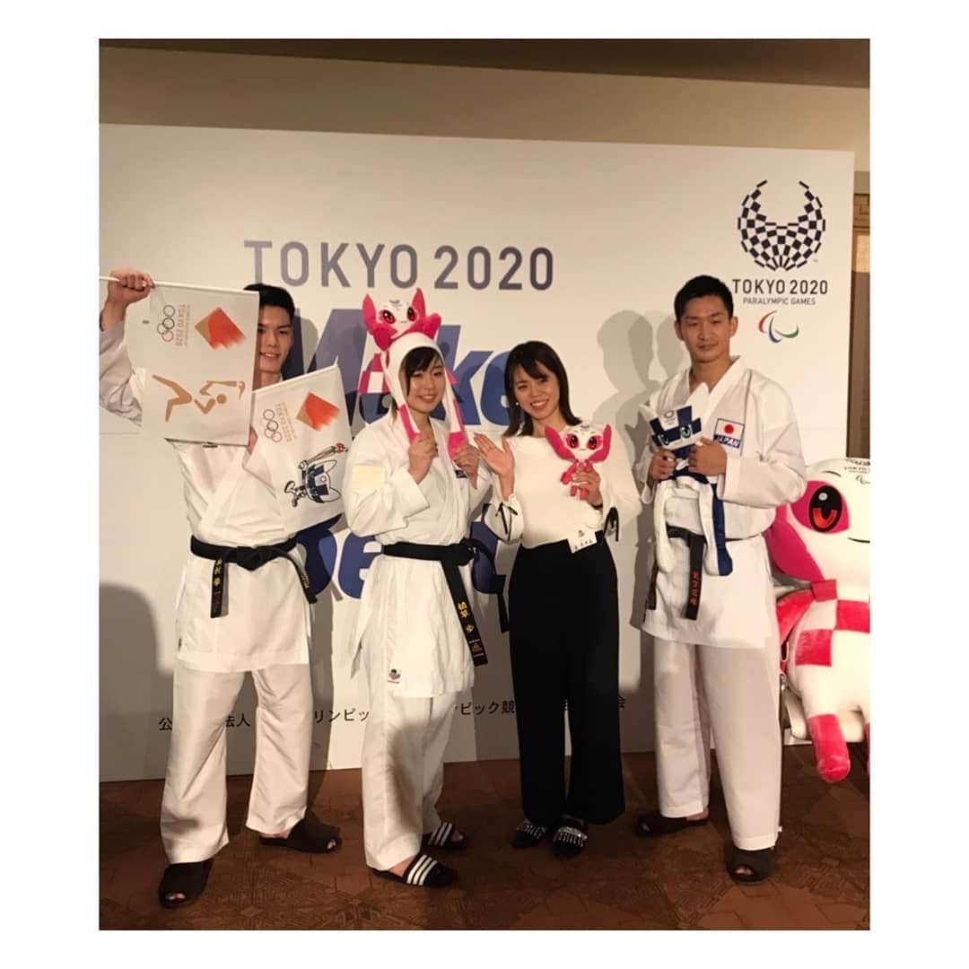 星奈津美のインスタグラム：「. 先日電通さんの新年会へお邪魔しました！ そこで久しぶりに会えた歩ちゃん🥰 いよいよ2020年、オリンピック新種目である空手で彼女の活躍を楽しみに応援させてもらいます✊✨ 水泳連盟の皆さんにもお会いし、新年のご挨拶をする事が出来ました。 . 今年はインスタたくさん更新できるように頑張ろうと決めたのに、今年12日目にして初投稿🤦🏻‍♀️ #本年も宜しくお願い致します #電通 #年賀会 #2020年 #植草歩 ちゃん #空手  #日本水泳連盟 #競泳」