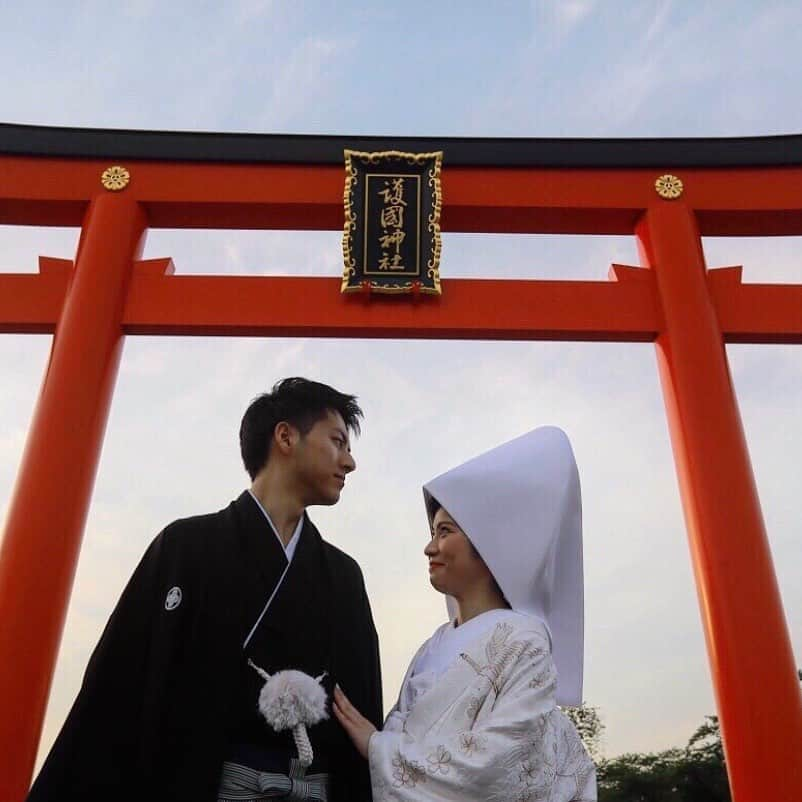 TAKAMI BRIDAL 神社和婚のインスタグラム：「⁂ 大切な人生の節目を本格神前挙式で迎えてみませんか？ 都内にお住まいの皆様へ、TAKAMI BRIDAL AOYAMAにて各神社の挙式プランや式場説明、和装試着体験をさせていただきます。 【神社婚相談会開催のお知らせ】 DATE：1/18（土）・1/19（日） TIME：10:30/12:30/15:00/17/00 PLACE：TAKAMI BRIDAL AOYAMA ※完全予約制 ------------------------------------------ お問い合わせ窓口 TAKAMI BRIDAL AOYAMA TEL:03-3498-2222 MAIL:aoyama@takami-bridal.com ------------------------------------------ ⁂  #結婚式#神前式#和婚#神社婚#神社#神社巡り #和装#着物#白無垢#色打掛#紋付袴 #式場見学#式場探し#日本中のプレ花嫁さんと繋がりたい#プレ花嫁 #タカミブライダル#TAKAMIBRIDAL#takamibridal #前撮り#2020春婚#2020夏婚#2020秋婚#2020冬婚 #神話婚#富士のくに和婚#三河神前挙式#尾張名古屋神前挙式#みちのく和婚#やまがたの花嫁#都姫婚」