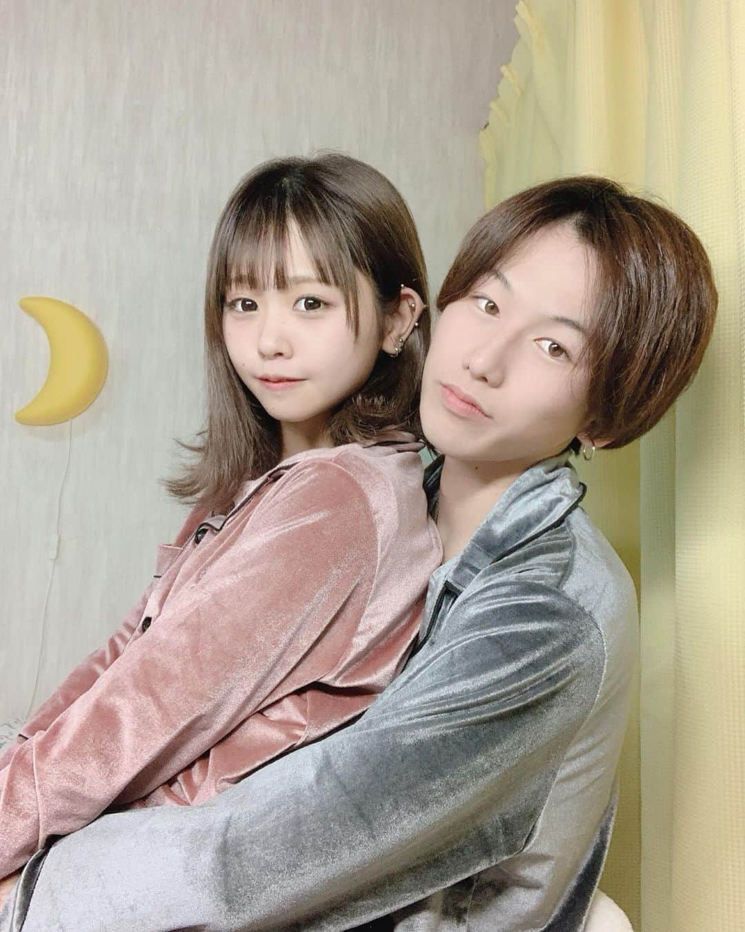 のインスタグラム：「･ おそろいのパジャマ着てお泊まりたのし𓂃𓈒𓏸  まひろがパジャマ着てるの新鮮 ！  @_andante_shop」