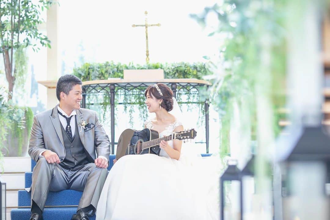 アンジェローブ 名古屋 結婚式場さんのインスタグラム写真 - (アンジェローブ 名古屋 結婚式場Instagram)「. @weddingisland_angerobe をフォローして. 『 #アンジェローブ 』のタグで. お写真を投稿してください . 彼へオリジナルソングを弾き語りでプレゼント୨୧ ． ゲストの前で… 2人きりで… どのようなサプライズもお手伝い致します☺️💕 . ——————————. . -アンジェローブの公式HPをcheck＊* http://www.angerobe.co.jp/sp/ -ブライダルフェアの予約はコチラから♪ http://www.angerobe.co.jp/sp/fair/ . ——————————. . ぜひ『 #アンジェローブ 』のハッシュタグで. ウェディングの写真を投稿してくださいね＊*. ステキなお写真はこちらのアカウントで. リグラムさせていただきます♪. . また『#アンジェローブ』のハッシュタグで. 投稿していただいた#アンジェ嫁 様は. 必ずフォローさせて頂きます💕  プレ花嫁さんも卒花嫁さんも. ずーっと繋がっていきましょう💕 ——————————. . #サプライズ #surprise #wedding  #weddingdress #👰 #ウェディングドレス #tuxedo #🤵 #タキシード #ブーケ #bouquet #ウェディングブーケ #プレ花嫁 #かわいい #結婚式準備 #卒花 #東海プレ花嫁 #名古屋プレ花嫁 #リニューアルオープン #アンジェローブ  #名古屋結婚式場 #婚約 #プロポーズ #港区 #金城ふ頭 #natural #ナチュラル #ナチュラルウェディング  #naturalwedding」1月12日 15時54分 - weddingisland_angerobe