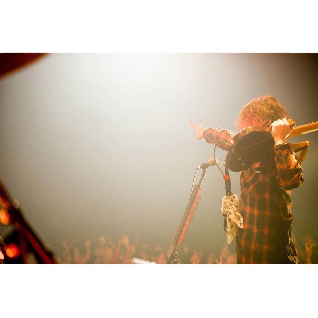 侑威地さんのインスタグラム写真 - (侑威地Instagram)「NO MATTER LIVE@Zepp Sapporo  photo by @ninjajon  #rottengraffty #nomatterlive」1月12日 16時14分 - yuichi_rotten
