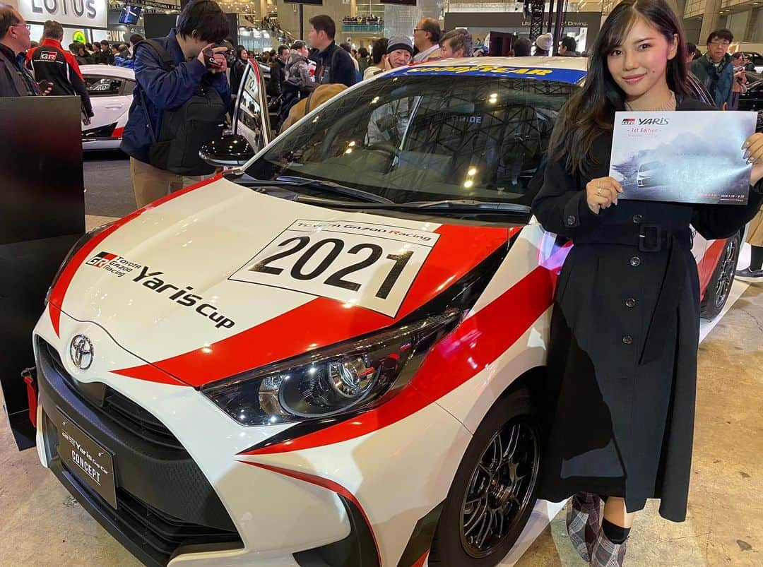 MAYUKIさんのインスタグラム写真 - (MAYUKIInstagram)「幕張メッセなう✌🏻 東京オートサロン TOYOTA GAZOO Racingさんの ブースにきてるよ🏎✨ . みにきたのは 世界初公開の新型GRヤリス👏🏻 スポーツカーって本当かっこいい😭🎶 ブース周りは人もいっぱいで 盛り上がりもすごいよー😳！ . スワイプで動画もみてね☺️💕 . #PR #GRYARIS #GRヤリス #TAS2020GRYARIS」1月12日 16時45分 - mayuki_c