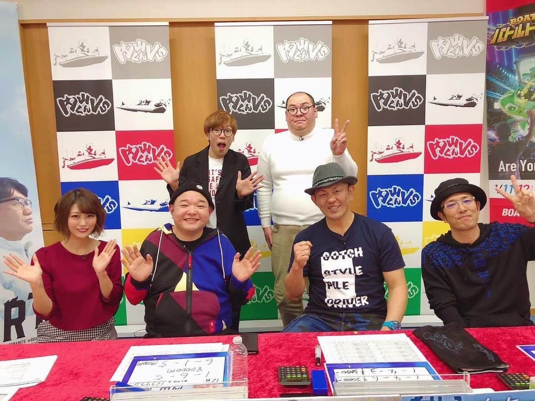 のインスタグラム：「年明け一発目の #内山くんVS  ボートレース尼崎ファン感謝3dayバトルトーナメント🔥  今日はセミファイナルが争われました！  ゲストは 今年もおなじみ#ういち さん そしてプロレス界から！！ #鈴木みのる 選手  内山くんは300倍以上を的中🎯  今年初放送もとっても盛り上がりましたね！😂 明日はいよいよファイナル🔥です✨  明日もぜひぜひ内山くんVSご覧ください🚤」