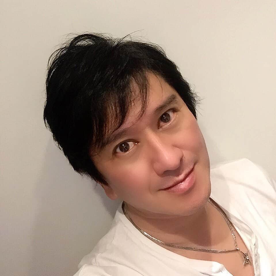 川崎麻世さんのインスタグラム写真 - (川崎麻世Instagram)「葛藤しないしカッとしないで髪をカットしました✂︎」1月12日 17時07分 - mayokawasaki