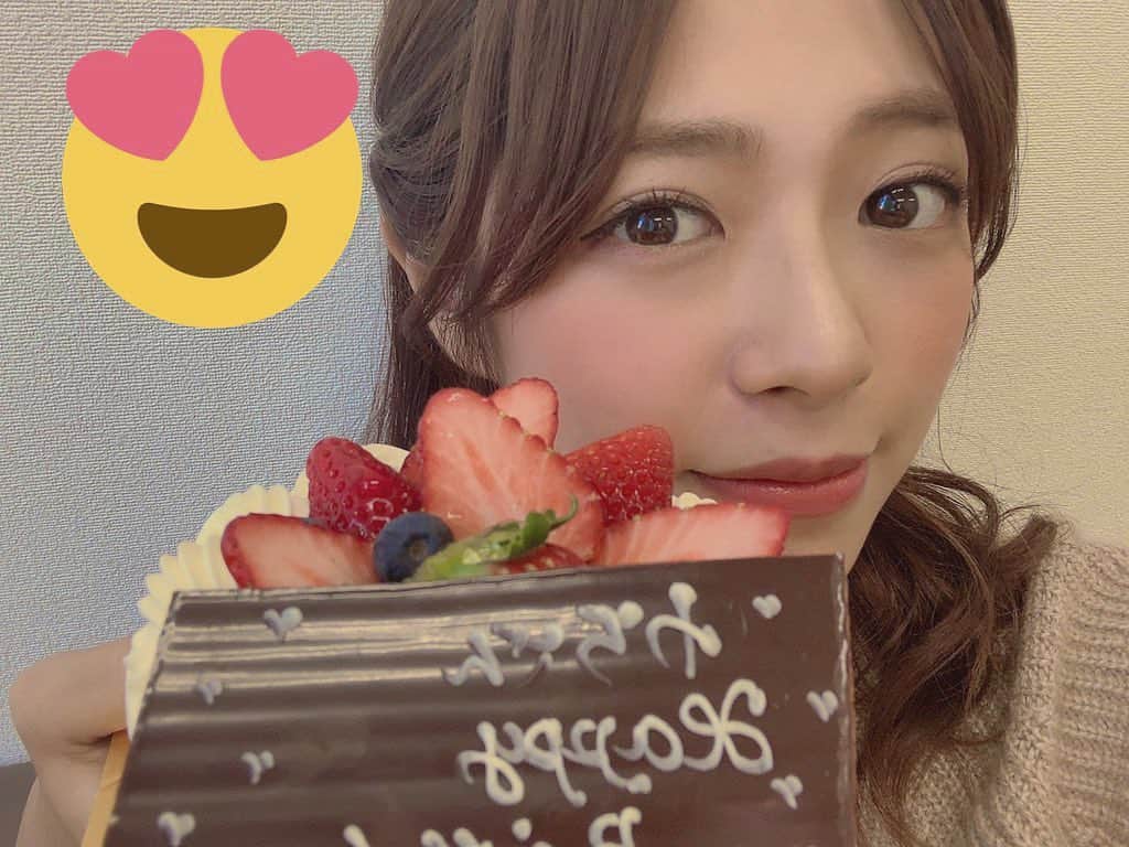 わちみなみのインスタグラム：「こちらも、番組でお祝いいただきました🙇‍♂️✨ テレ玉GGRことしもよろしくお願いします。  サッカー観戦楽しみだね💛⚽️ #ありがとうございます」