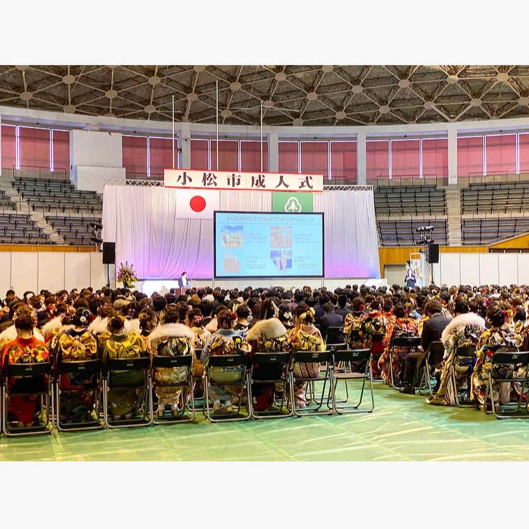 中川真依さんのインスタグラム写真 - (中川真依Instagram)「. 本日の小松市成人式にて「夢に生きる君たちへ」という演題で講演をさせて頂きました！ . 私自身も大人としてはまだまだ未熟者ですが、これから世界へ羽ばたいていく若者の心に、少しでも何か残るものがあれば嬉しいです😌 . 成人を迎えられた皆様、本当におめでとうございます！！ これからのご活躍を期待しております！！ #令和2年 #小松市成人式 #私は12年前の話　😂 #ブラウスは母のお下がり #講演 #毎回緊張 #ありがとうございました」1月12日 17時16分 - maimai.47