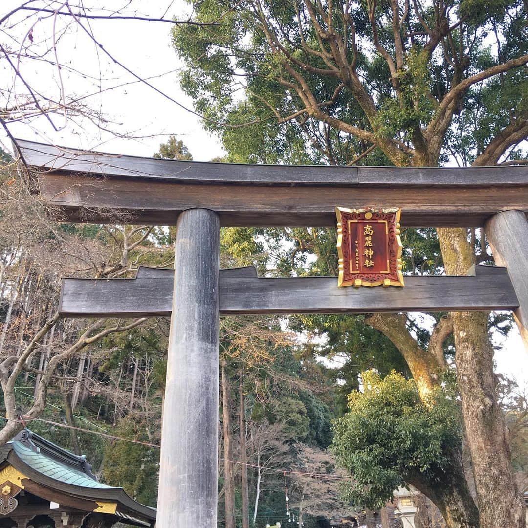 蒲生麻由のインスタグラム：「家族みんな元気になり、 やっと初詣へ行けました⛩  #mamalife #初詣 #やっと行けた #病み上がり #散々なお正月やすみ #健康第一 #familytime」