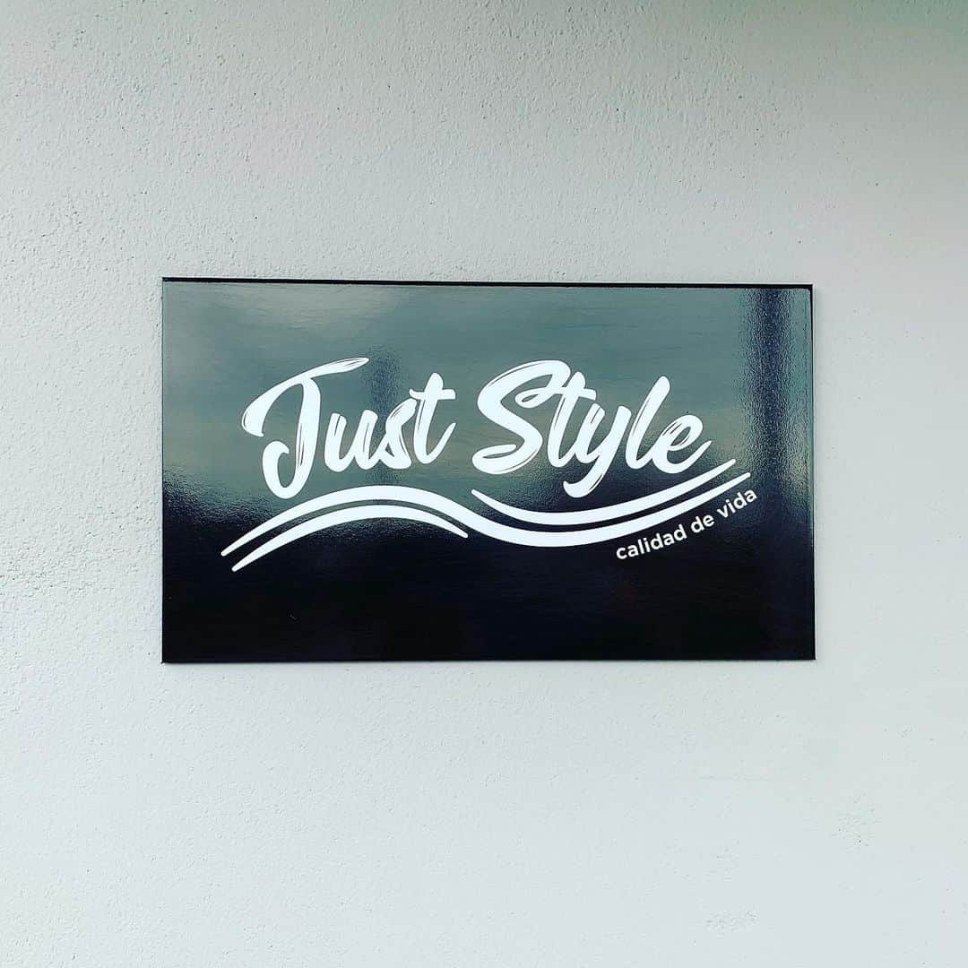 のインスタグラム：「帰省中にお世話になっていたジム！ さいたま市の円阿弥にある @juststyle073  パーソナルトレーニングやライフキネティック、酸素カプセルなど 自分に合ったトレーニングやケアができます😳 雰囲気が落ち着いていてオシャレなので、通りすがりの方にカフェに間違えられたこともあるとか😂 いいトレーニングが出来ました😊 ありがとうございました！ #juststyle #パーソナルトレーニング #クラブ与野」