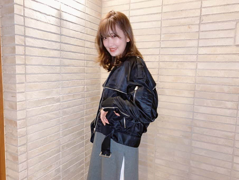 佐達ももこさんのインスタグラム写真 - (佐達ももこInstagram)「outfit❣️﻿ おきにいりのアウター✌️﻿ ﻿ ブルゾンだけどライダースみたいな﻿ デザインで可愛いーの🥺🙏﻿ ﻿ @kawijamele.official のだよ！﻿ ﻿ ﻿ #ootd#outfit#coordinate#kawijamele」1月12日 17時57分 - sadamomodayo