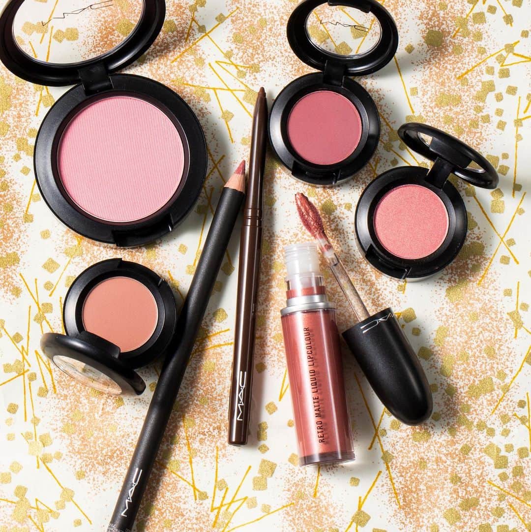 M∙A∙C Cosmetics Japanのインスタグラム：「ㅤ 1月13日は成人の日👘✨ ㅤ 2020年に人気のクリームベースの振袖メイクに おすすめのアイテムをご紹介！ M·A·Cが提案する成人式メイクは昨日の投稿をチェック👇 ㅤ ㅤ ↓↓掲載製品↓↓ スモール アイシャドウ [ロイヤル ランデヴー ][イン リビング ピンク ] [ローズ ビフォア ブロス ] テクナコール [ブラウンボーダー] パウダー ブラッシュ [ウェル ドレスト] レトロ マット リキッド リップカラー [ジェムズ アンド ローゼズ ] リップ ペンシル [ダーヴィッシュ ] ㅤ M·A·C ARTIST RINO KASAI @rino416⠀@macpro_tokyo  PHOTO: @takaki_iwata ㅤ #成人式 #成人式メイク #成人式ヘアメイク #成人式振袖 #成人式着物 #成人式2020 #MACCosmeticsJapan #MACコスメ #MACCosmetics #コスメ #メイク #アイシャドウ #アイメイク #ピンクメイク #リップメイク #リップ #口紅 #お気に入りコスメ #コスメ紹介 #おすすめコスメ #セルフメイク #メイク好き #化粧品 #makeup #beauty #cosmetics #eyemakeup #lipmakeup」