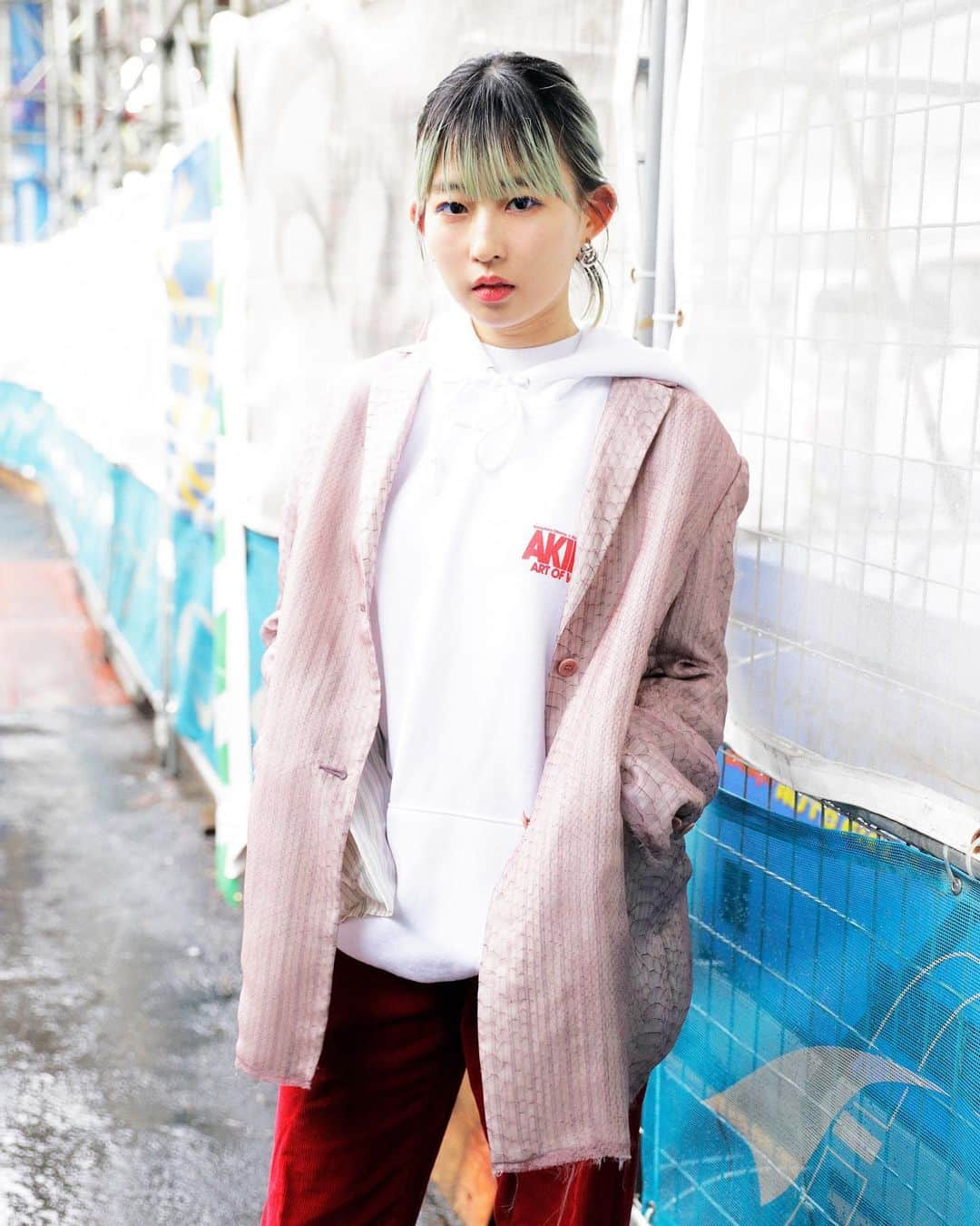 Droptokyoさんのインスタグラム写真 - (DroptokyoInstagram)「TOKYO STREET STYLE Name: @ppporin  Jacket: @jnby_japan  #jnby#jnbyjp #pr#droptokyo#tokyo#japan#streetscene#streetfashion#streetwear#streetculture#fashion Photography: @dai.yamashiro」1月12日 18時09分 - drop_tokyo