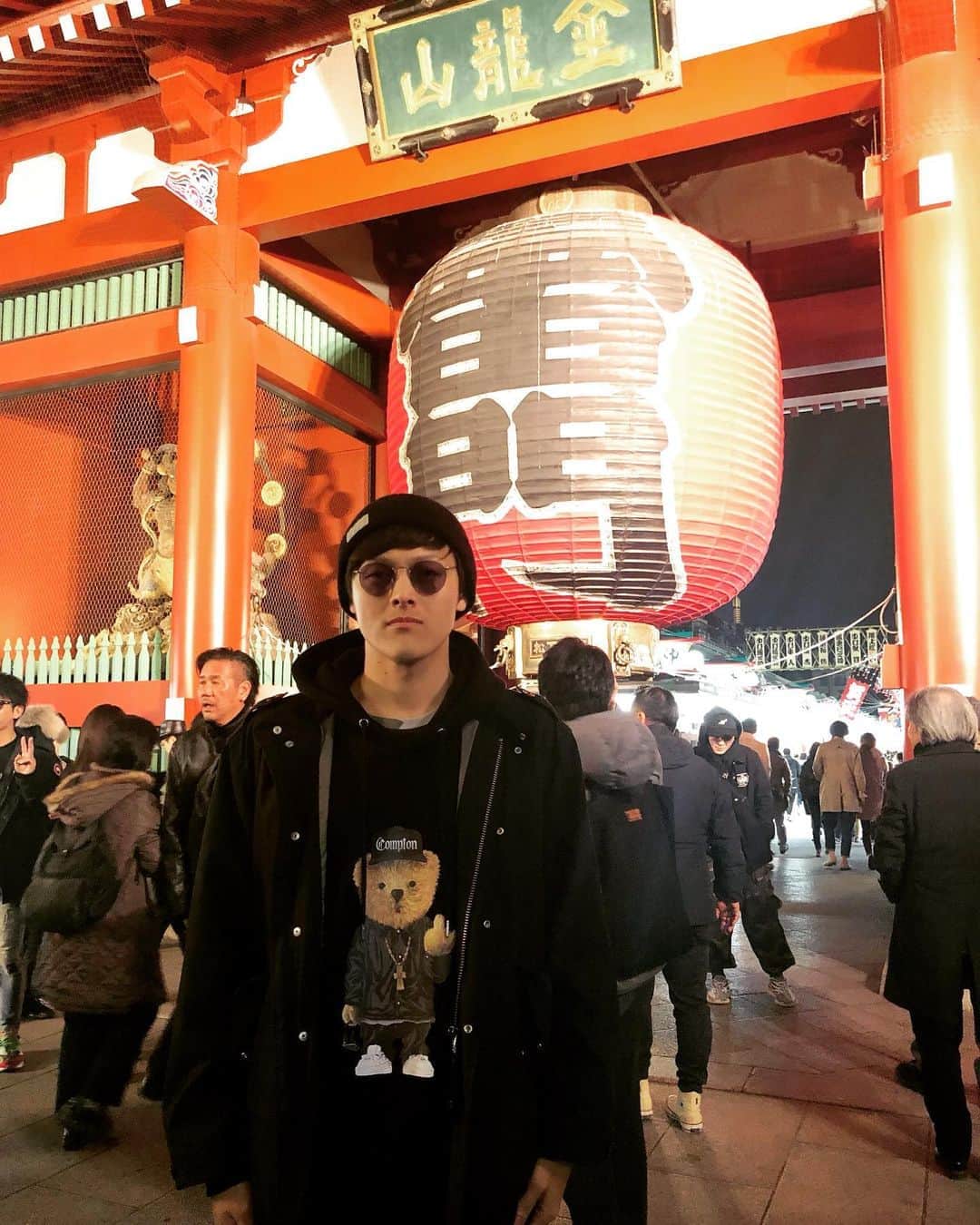中村祐志さんのインスタグラム写真 - (中村祐志Instagram)「浅草寺に行ってきました。 人が沢山いました。 天丼とせいろを食べました。 お腹いっぱいになりました。 純喫茶でコーヒーを飲みました。 お腹いっぱいになりました。  #浅草寺 #浅草 #雷門」1月12日 18時21分 - yushi_nakamura930