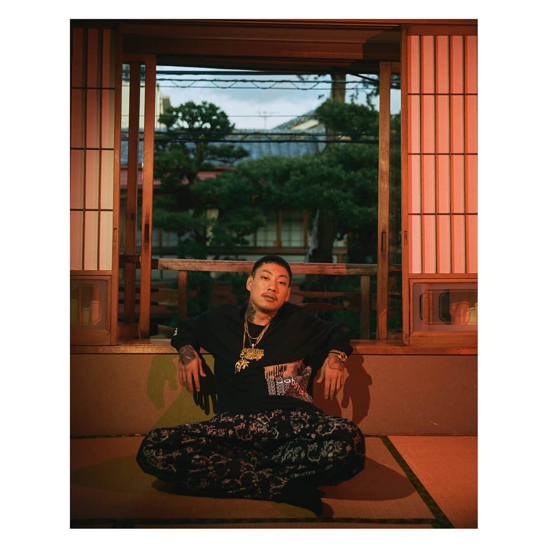 のインスタグラム：「KOSUKE KAWAMURAxGOODHOODx F-LAGSTUF-F (KOSUKE KAWAMURAxGOODSTUFF) @kosukekawamura  Launches Jan 15, on @goodhood ‪  MODEL‬  賽 a.k.a.BAD SAI KUSH @badbadsai DELTA 9 KID @delta9kid 舐達麻 @aphroditegangstudio  STYLING TATSUYA SHIMADA @tatsuyashimada1984 PHOTOGRAPHY KENTO MORI @kentomori.insta HAIR TARO YOSHIDA @taro6078 #舐達麻  #河村康輔」