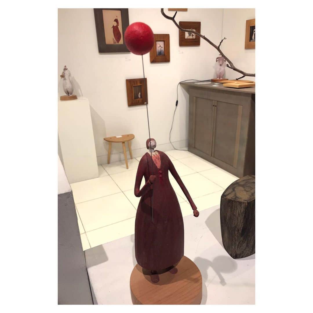 二見悠のインスタグラム：「井崎正治さんの展示 #井崎正治と工房塩津村の木のなかまたち展  一輪挿しを購入した」