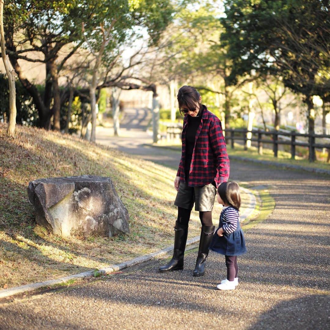 木本泉さんのインスタグラム写真 - (木本泉Instagram)「-﻿ どこに行っても歩いているだけで楽しいお年頃😌﻿ 可愛いです💕﻿ ﻿ 今日も合間にちょこっと公園で遊びました！﻿ ﻿ #姪っ子#1歳7ヶ月」1月12日 18時54分 - izumikimoto