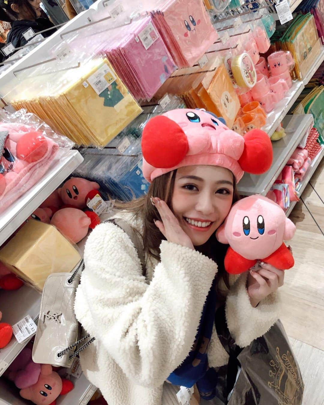 紀卜心さんのインスタグラム写真 - (紀卜心Instagram)「無意間走到Nintendo TOKYO超開心﻿ 好多瑪利歐周邊 還有我愛的卡比之星～～以前玩Gameboy最愛玩這兩個卡帶😂﻿ ﻿ #Tokyo#NintendoTOKYO#shibuya」1月12日 18時59分 - eatzzz7