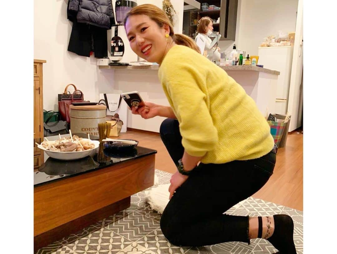 宮川紗麻亜さんのインスタグラム写真 - (宮川紗麻亜Instagram)「🌻 昨晩はキノコ🍄パーティー🎉 とにかく笑いに笑い過ぎて大変だった！笑  毎回ファッションのどこかしらで笑われる… 今回はレースの靴下で爆笑をとりました😂 ファンさん、よく見つけたな〜 #キノコ #🍄 #party #イツメンS #🍇 #fashion #point #スケルトン 何枚も盗撮してきた🍇さん。」1月12日 19時00分 - sunflower__summer