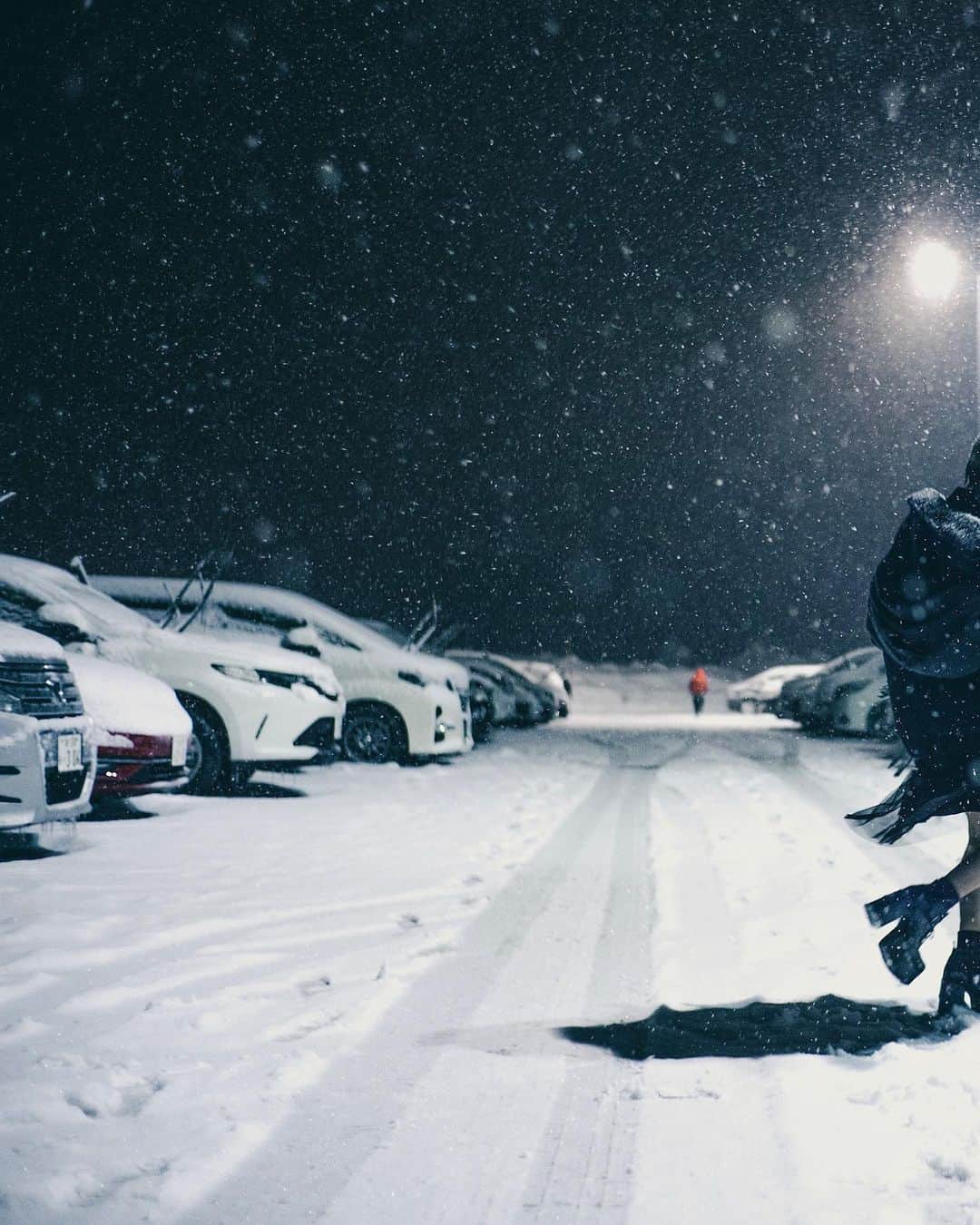 haru wagnusさんのインスタグラム写真 - (haru wagnusInstagram)「ㅤㅤㅤㅤㅤㅤㅤㅤㅤㅤㅤㅤㅤ Edge / snowfall  ㅤㅤㅤㅤㅤㅤㅤㅤㅤㅤㅤㅤㅤ ㅤㅤㅤㅤㅤㅤㅤㅤㅤㅤㅤㅤㅤ ㅤㅤㅤㅤㅤㅤㅤㅤㅤㅤㅤㅤㅤ Make edge in your mind. ㅤㅤㅤㅤㅤㅤㅤㅤㅤㅤㅤㅤㅤ ㅤㅤㅤㅤㅤㅤㅤㅤㅤㅤㅤㅤㅤ 📷 #sonyalpha7riii + #summilux35  #snow #Yuzawa」1月12日 19時00分 - wagnus