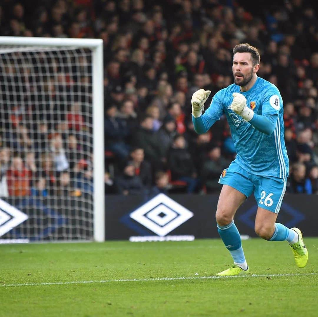 ベン・フォスターさんのインスタグラム写真 - (ベン・フォスターInstagram)「Another 3 points, me and @hdgomes enjoyed that. The lads were on fire again. Work rate was amazing.  Heading in the right direction⬆️🙌🐝⚽️ @watfordfcofficial @sellsgoalkeeperproducts」1月13日 4時55分 - benfosters