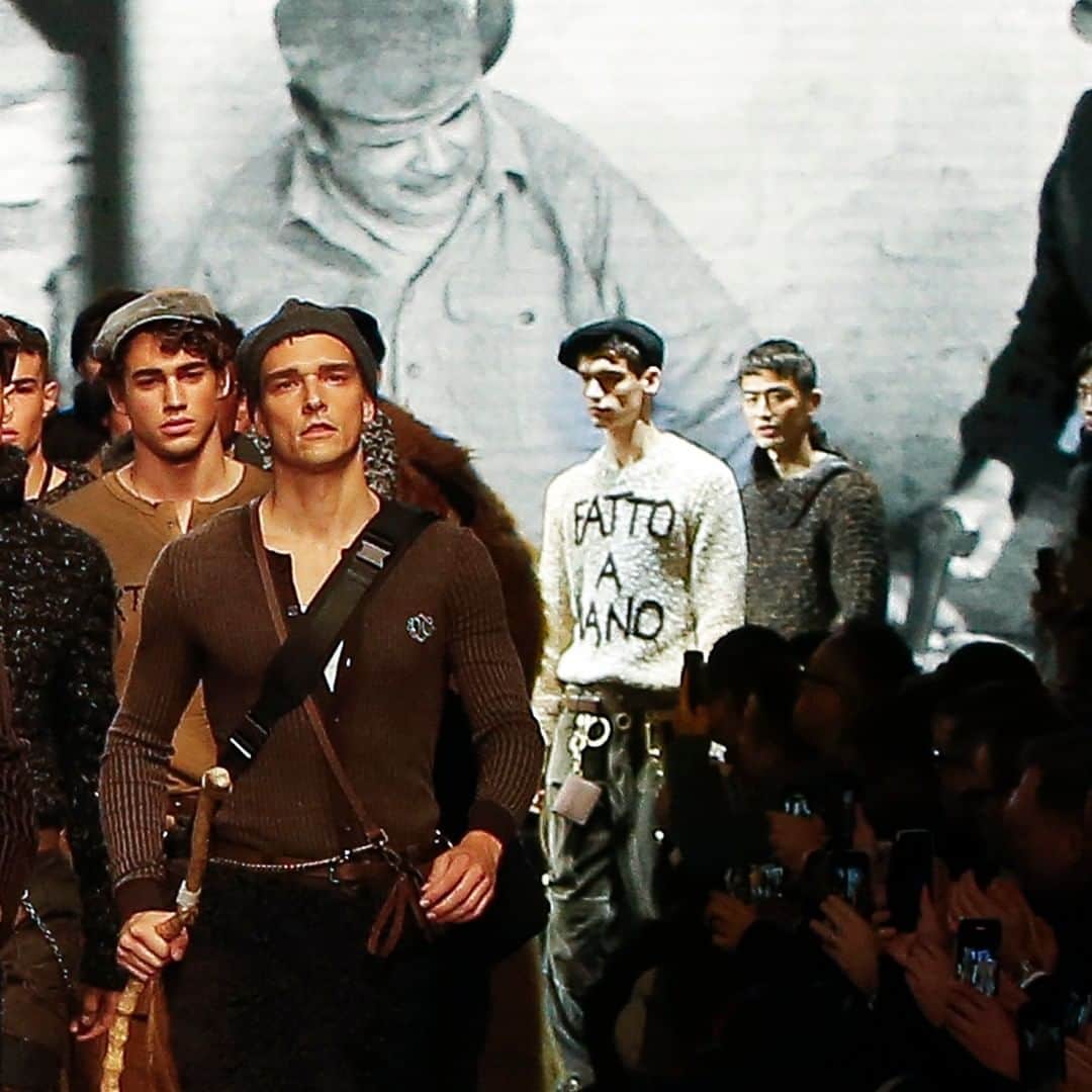のインスタグラム：「The grand finale of the #DGMestieriDArte Men's Fall Winter 2020/21 Fashion Show. Discover more exclusive #DGMen looks on @dolcegabbana_man. #DGArtisticCraftsmanship #DGMenFW21 #DolceGabbana #DGFattoAMano」