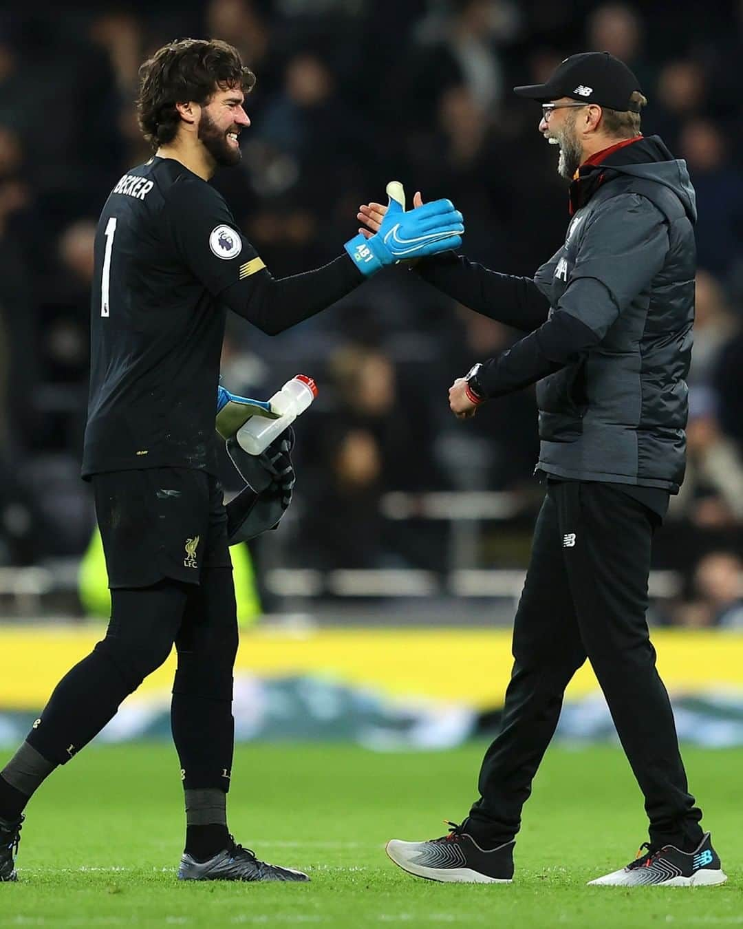 リヴァプールFCさんのインスタグラム写真 - (リヴァプールFCInstagram)「😁 #AB1 x Boss 😁 #LFC #Klopp #LFC #Liverpool #Alisson」1月13日 5時15分 - liverpoolfc