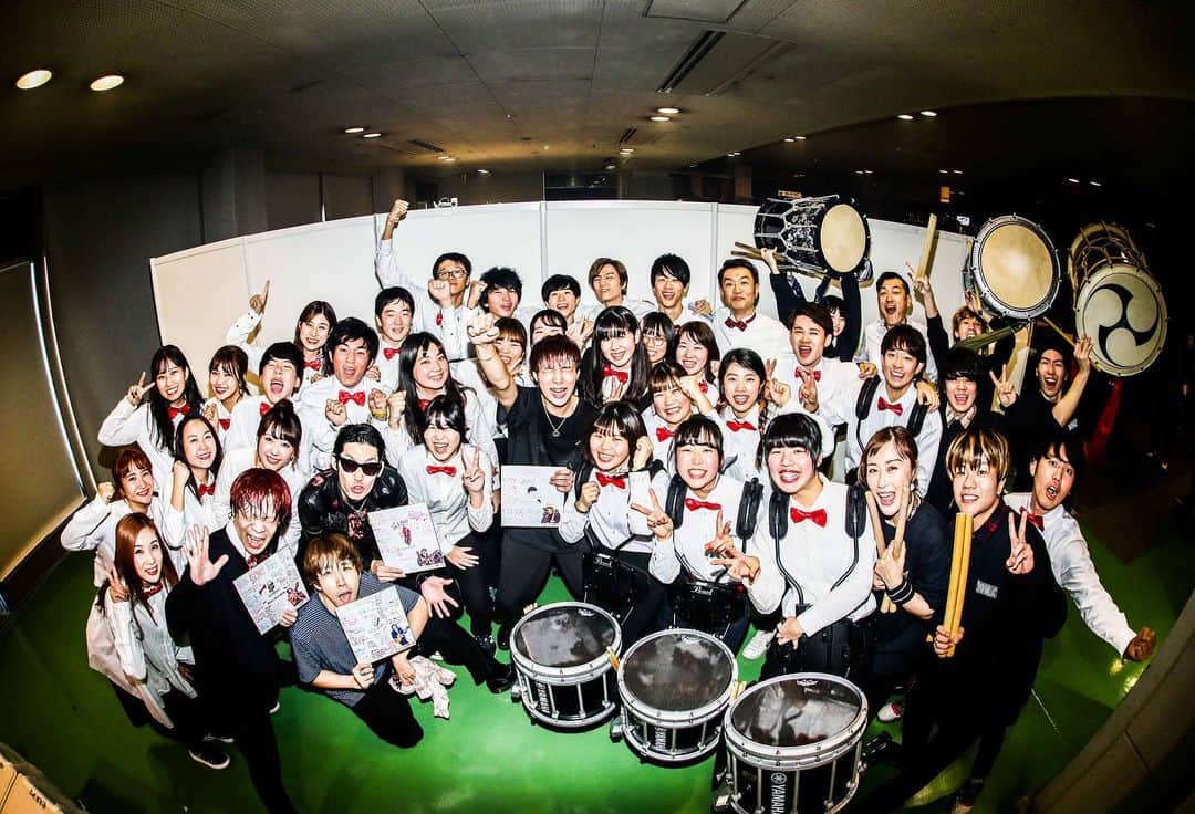 のインスタグラム：「#FM802 RADIO CRAZY 🎤  3日目 Z-STAGEにgo!go!vanillasが 🌈  #おはようカルチャー をリスナー、FM802 DJs、会場の皆さんと合唱🎤  #レディクレ のライブ音源の一部は2020年1月13日（月・祝）19時からのRADIO CRAZY音源特番「RADIO de LIVE CRAZY」でオンエア予定📻  さらにLIVE HOUSE Antenna出演者のライブ音源の一部は、 2020年1月12日(日)24時からの「RADIO de LIVE CRAZY Eve」でオンエア予定🔈  #radiko を使えばスマホ、PCでクリアにFM802を聴くことができます👂  #gogovanillas」
