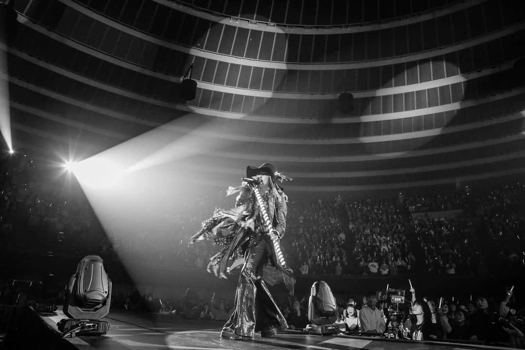 Hydeさんのインスタグラム写真 - (HydeInstagram)「Osaka Day 3!  #LArcenCiel #MMXX #大阪城ホール」1月12日 21時09分 - hydeofficial