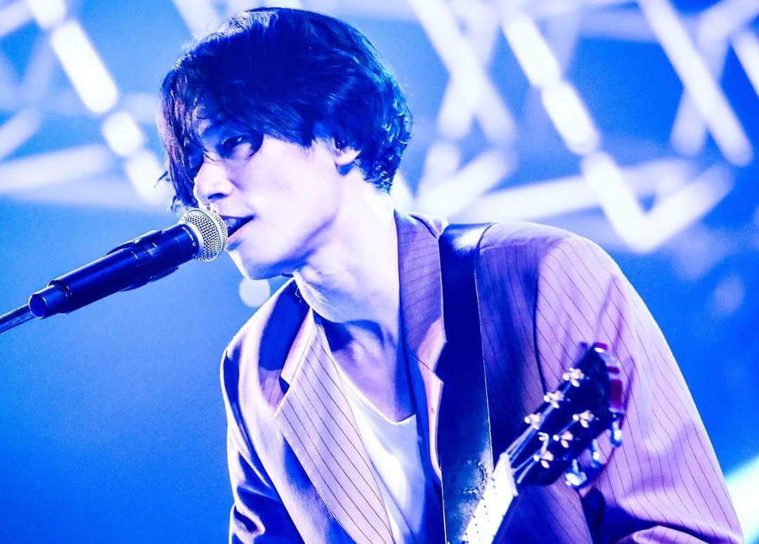 のインスタグラム：「#FM802 RADIO CRAZY 🎤  3日目 Z-STAGEに[Alexandros]が 🌈  #レディクレ のライブ音源の一部は2020年1月13日（月・祝）19時からのRADIO CRAZY音源特番「RADIO de LIVE CRAZY」でオンエア予定📻  さらにLIVE HOUSE Antenna出演者のライブ音源の一部は、 2020年1月12日(日)24時からの「RADIO de LIVE CRAZY Eve」でオンエア予定🔈  #radiko を使えばスマホ、PCでクリアにFM802を聴くことができます👂  #Alexandros」